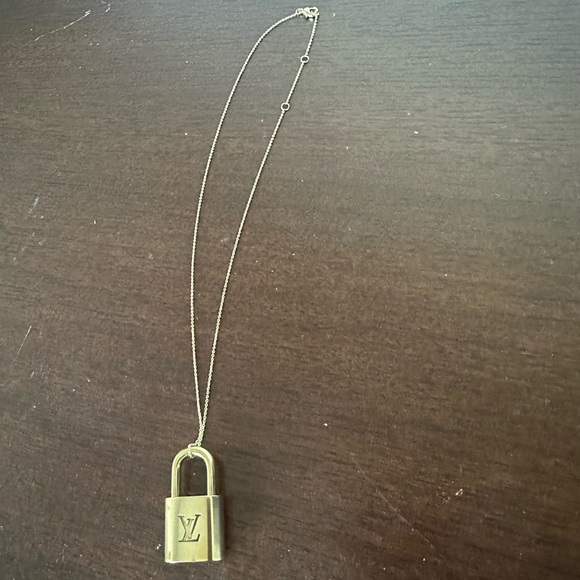 LOUIS VUITTON | #302 #303 #315 #323 lock and key | shiny and classic | - Picture 11 of 14